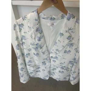 NEW TCEC floral blazer in blue